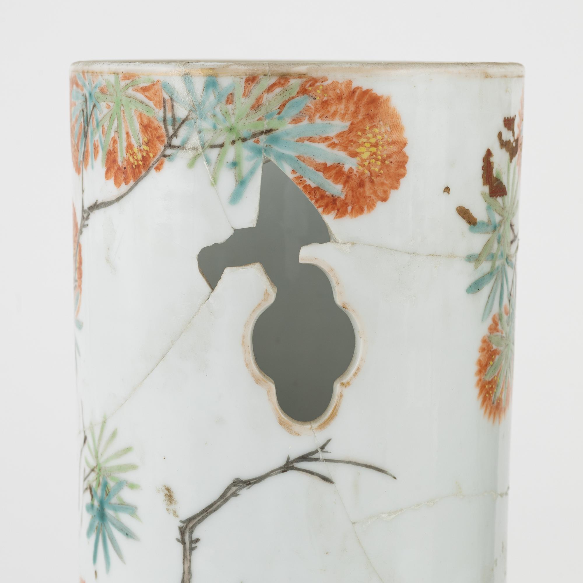 A Chinese porcelain hat stand and a brush pot, 20th Century.