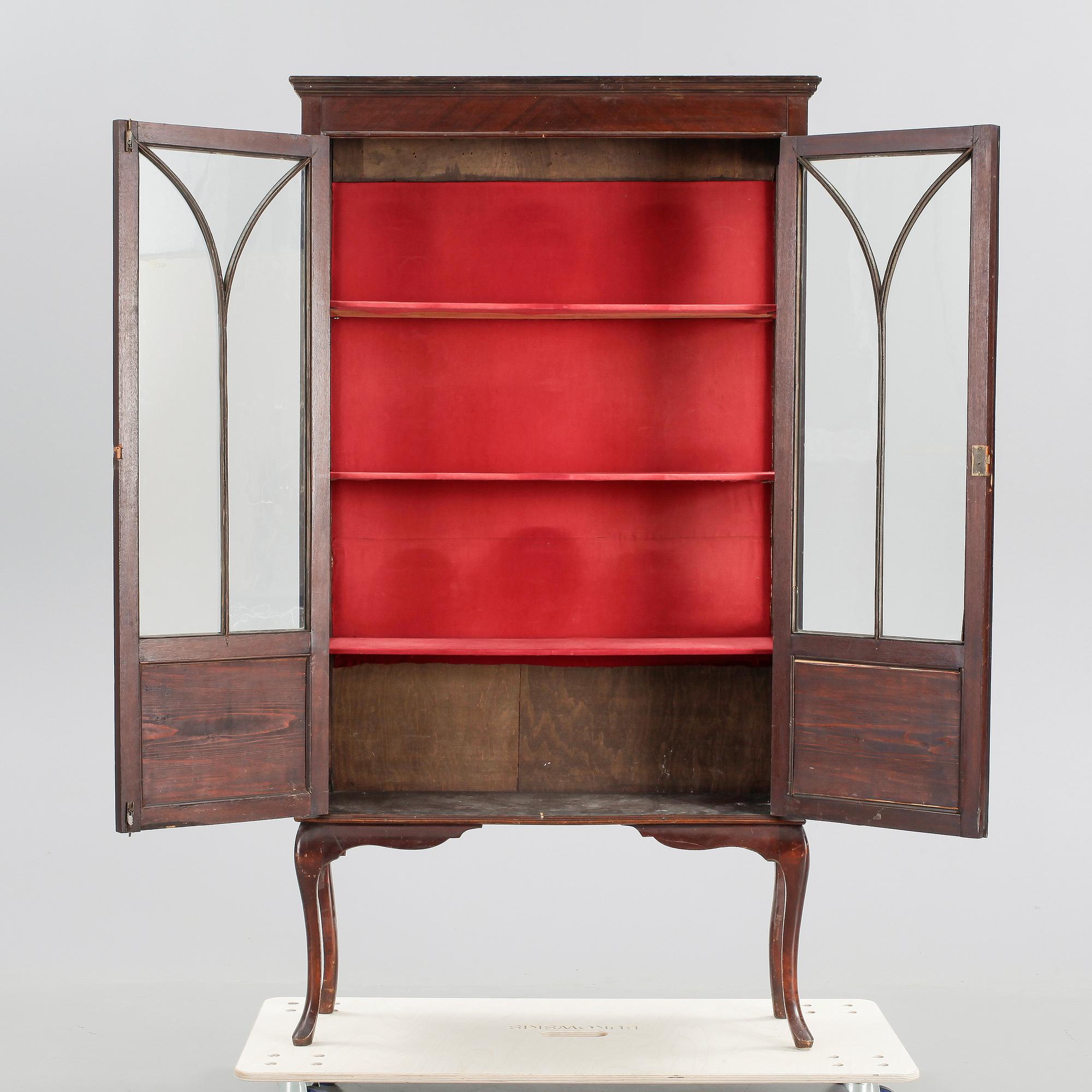 VITRINSKÅP, England, 1800-talets andra hälft.