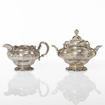 Gräddkanna och sockerskål, silver, importstämplar av CF Carlman, Stockholm 1930.