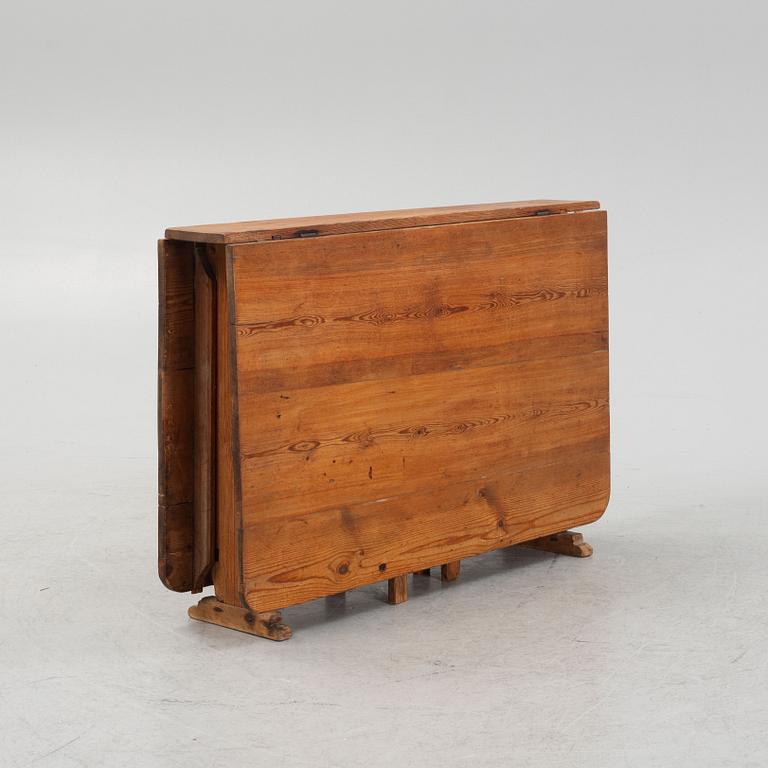 A pine gate-leg table, 19th Century.