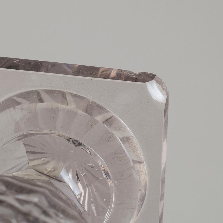 A pair of glass lidded vases, 18th/19th century.