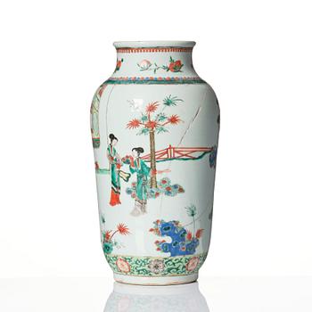 A wucai decorated vase, Qing dynasty, 19th Century.