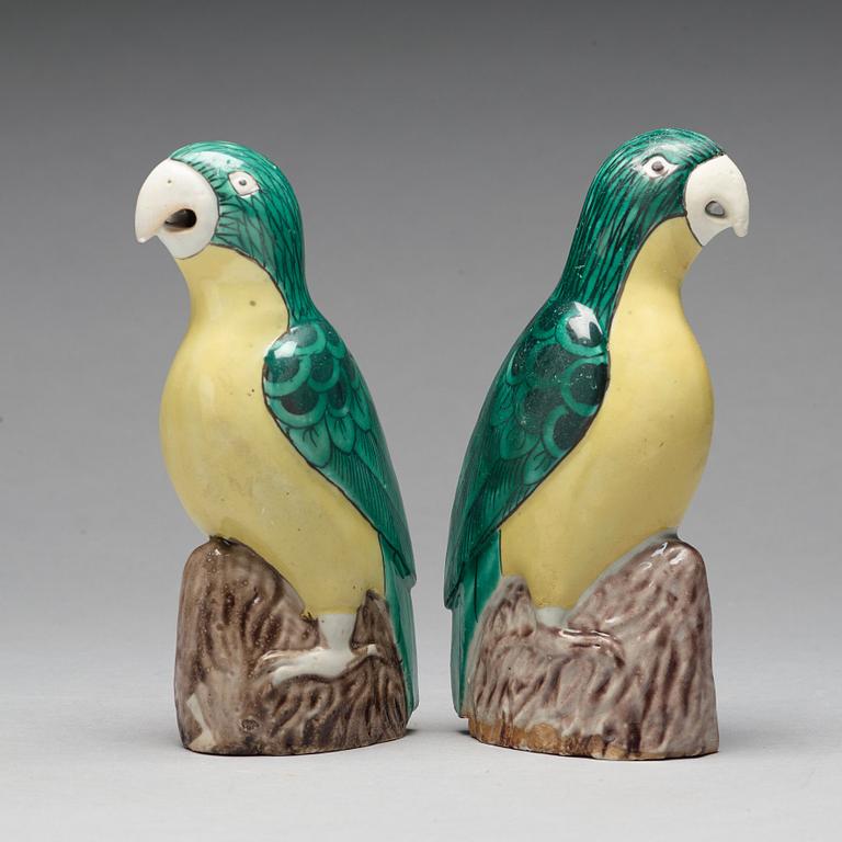 A pair of Chinese porcelain figures of parrots, circa 1900.