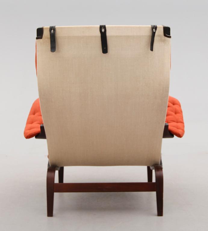 FÅTÖLJ, "Pernilla", Bruno Mathsson, Dux, 1900-talets andra hälft.