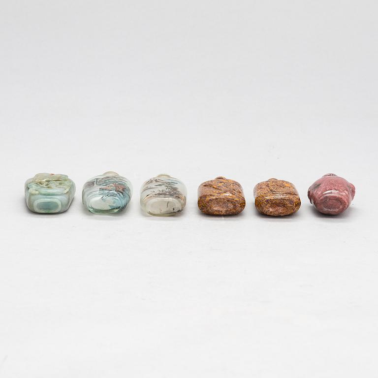 A set of 16 Chinese snuffbottles, 19th/20th Century.