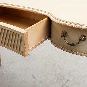 A dressing table with a stool, Blomstermåla, mid 20th Century.