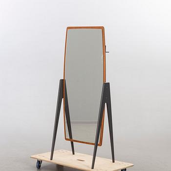 A MID 20TH CENTURY  FLOOR MIRROR.