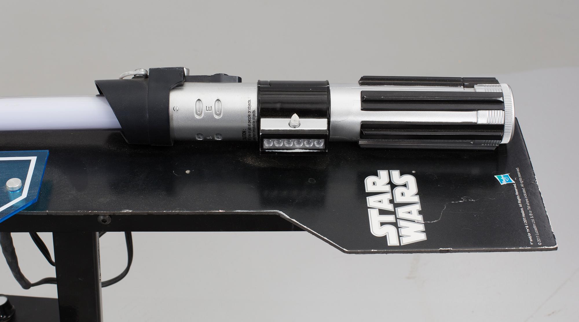 LASERSVÄRD, "Star Wars", demo-ex / skylt från leksaksaffär, Hasbro, 2011.