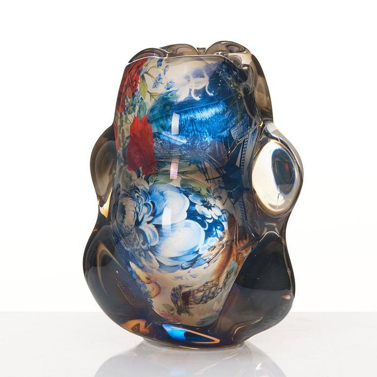Per B. Sundberg, a glass vase, Orrefors, 1999.