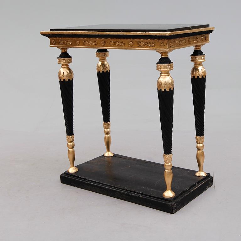 KONSOLBORD, sengustavianskt, omkring år 1800.