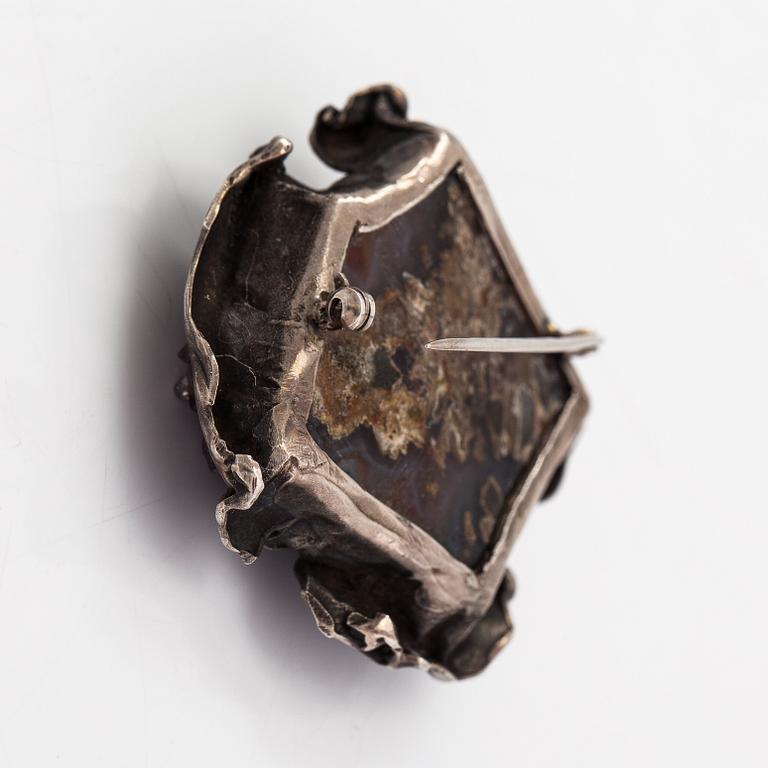 Reino Saastamoinen, A silver and amethyst brooch. Helsinki 1969.
