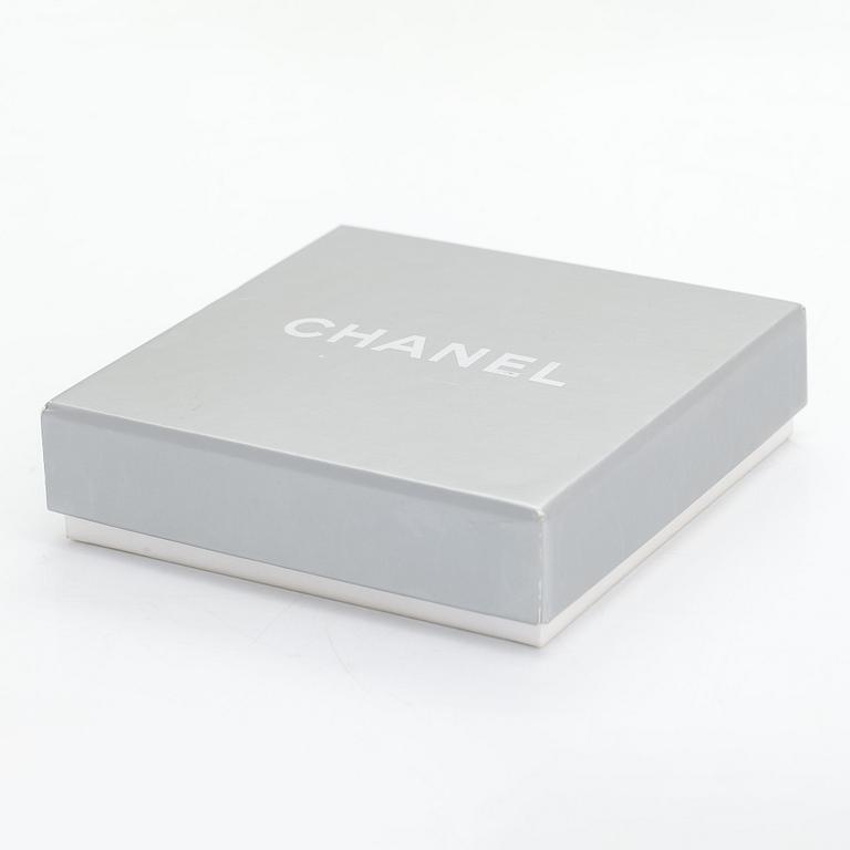 Chanel, halsband, silverfärgad metall, strass, emalj och fashionpärlor.