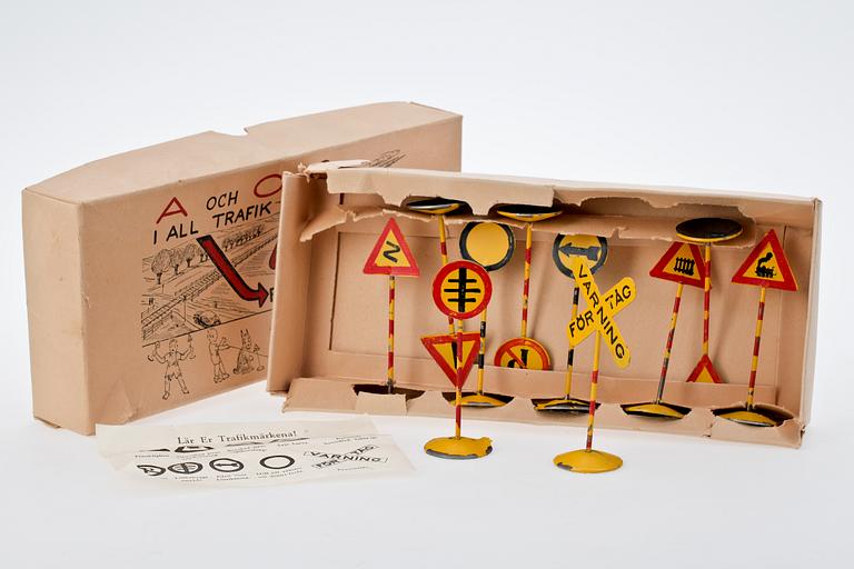 PARTI LEKSAKER, 10 delar, vägmärken, metall, 1950/60-tal.