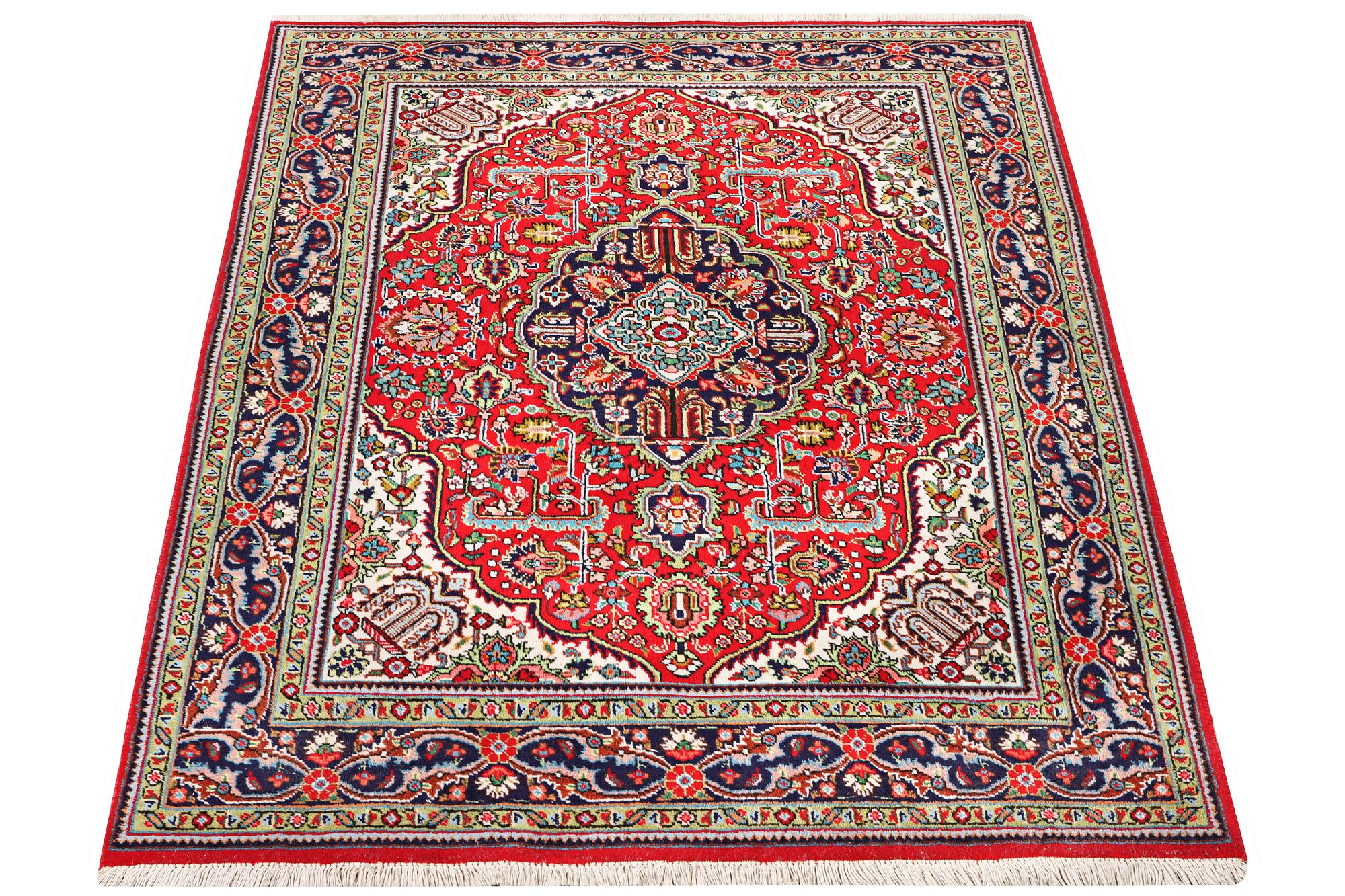 A Tabriz rug, c. 197 x 150 cm.
