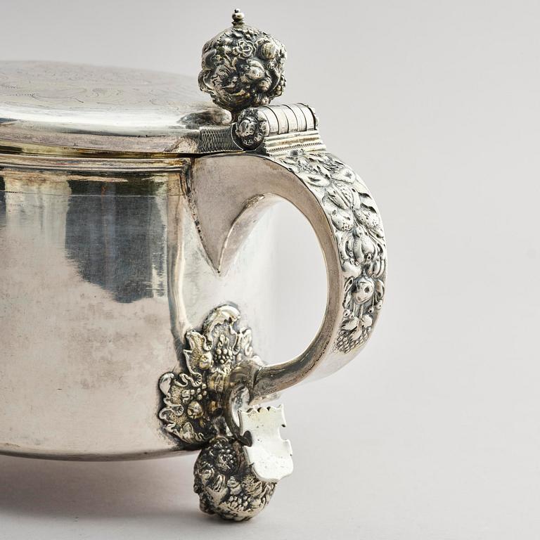 A Swedish 17th century parcel-gilt silver tankard, mark of Erik Månsson Schmidt, Stockholm (active 1675-1686).