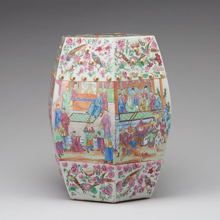 A Canton garden seat, Qing dynasty, 19th Century.