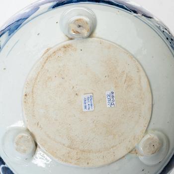 A blue and white censer, 17th/18th Century.