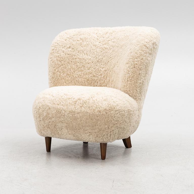Armchair, Swedish Modern, first half of the 20th century.