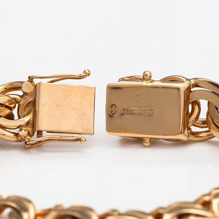 An 18K gold Bismarck bracelet. Swedish marks.