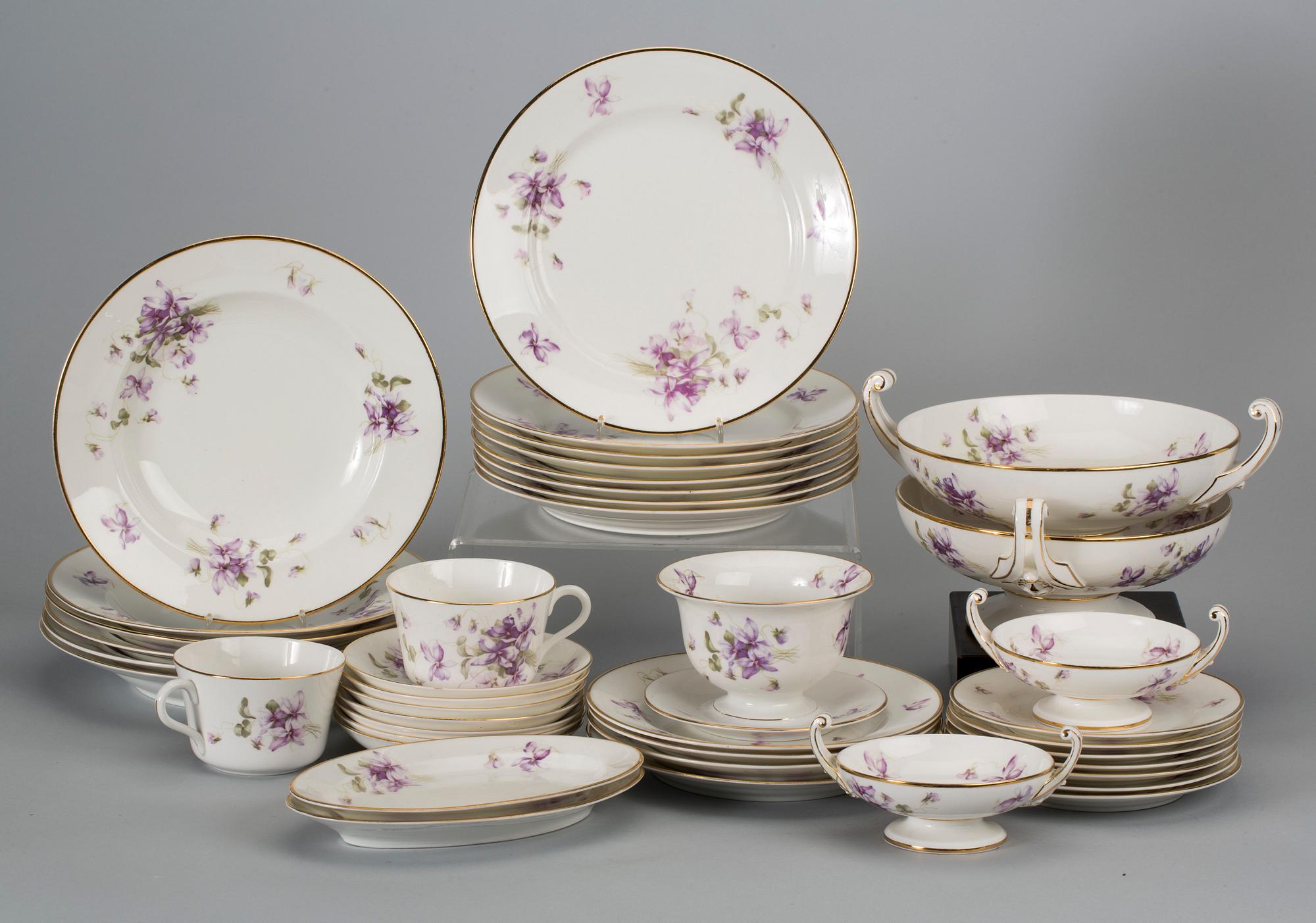 MATSERVIS, porslin, 147 delar,"Viol" Rörstrand, 1900-talets första del.