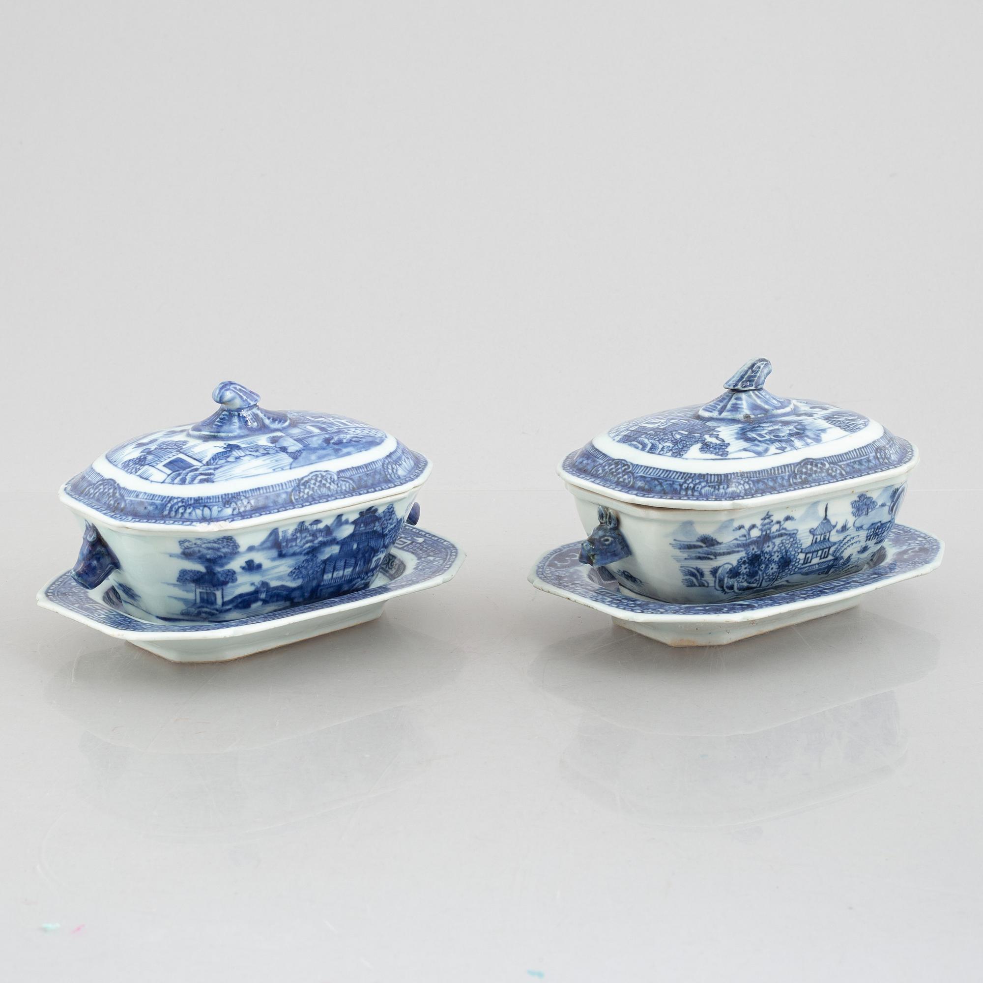 A pair of similar blue and white export porcelain butter dishes with stands and covers, China, Qianlong (1736-95).