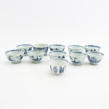 Cups and saucers, 11 + 22 pcs, 17th/18th century, porcelain, China.