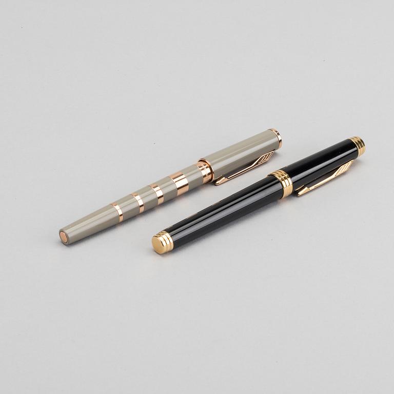 Two Parker pens, Black Fountain Pen 18K Gold and Parker Ingenuity stylo. Conteporary.