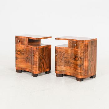 A pair of 1930/40s walnut bedside tables.