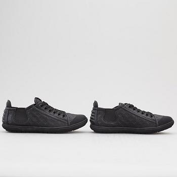 LOUIS VUITTON, a pair of sneakers, size 35,5.