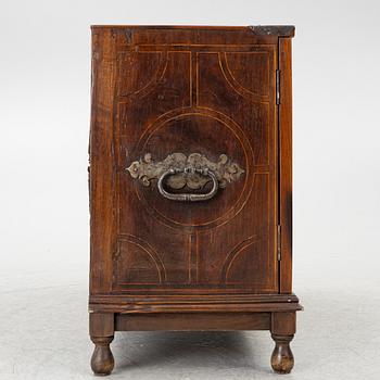 An 18th century cabinet.