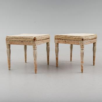 TABURETTER, 2 st, sengustavianska, 1800-talets början.