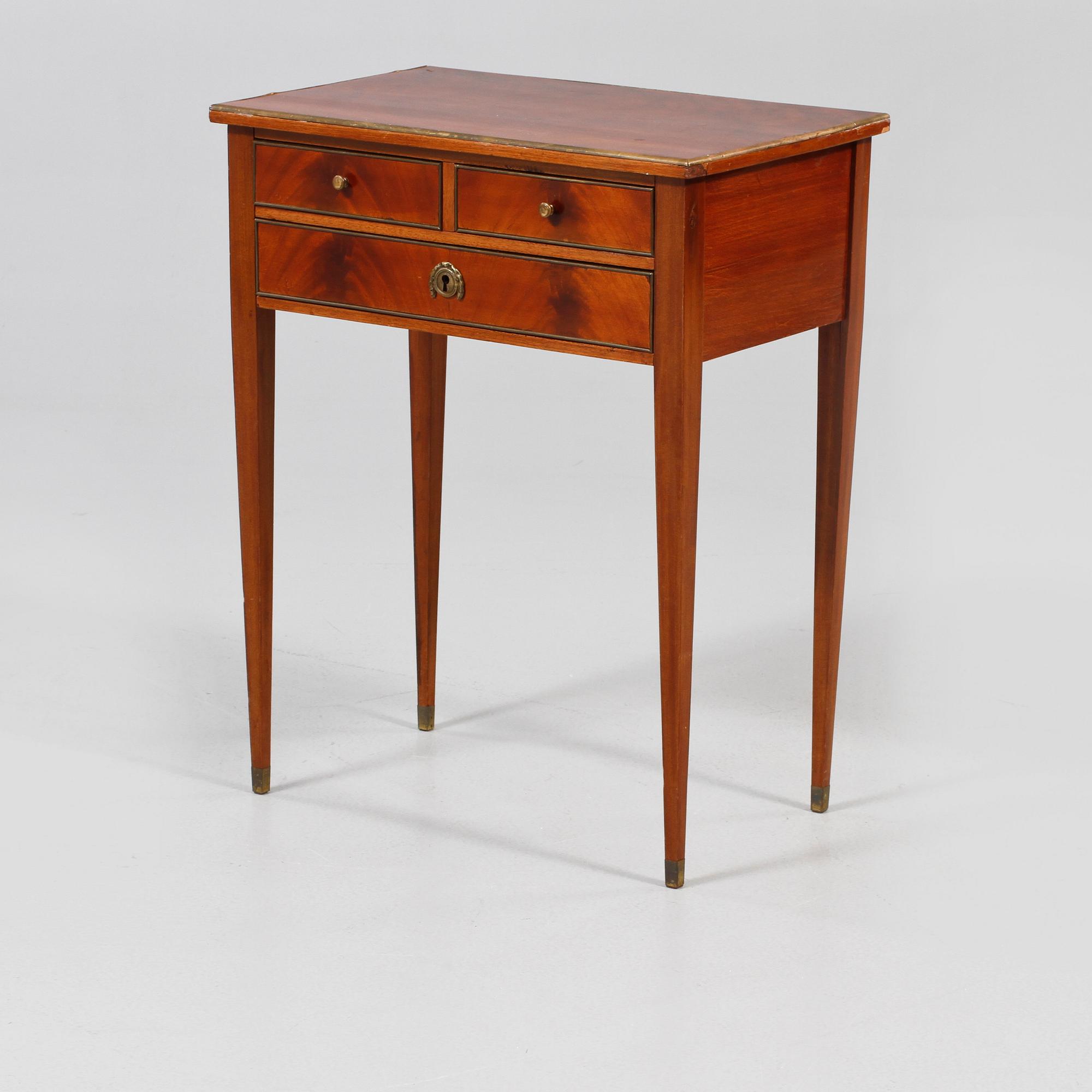 SIDOBORD, gustaviansk stil, kring sekelskiftet 1900.