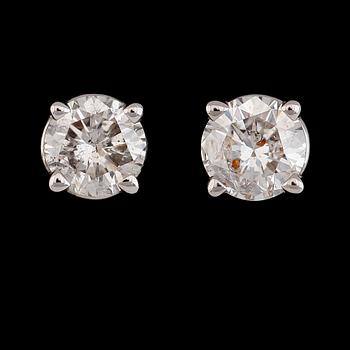 ÖRHÄNGEN, 1 par, 14K vitguld, briljantslipade diamanter tot ca 0.63 ct.