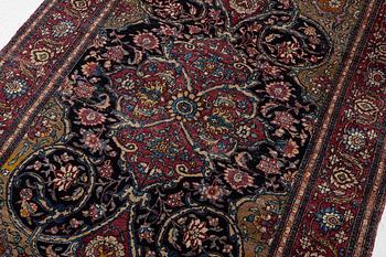 Carpet, Isfahan, antique, approx. 210 x 135 cm.