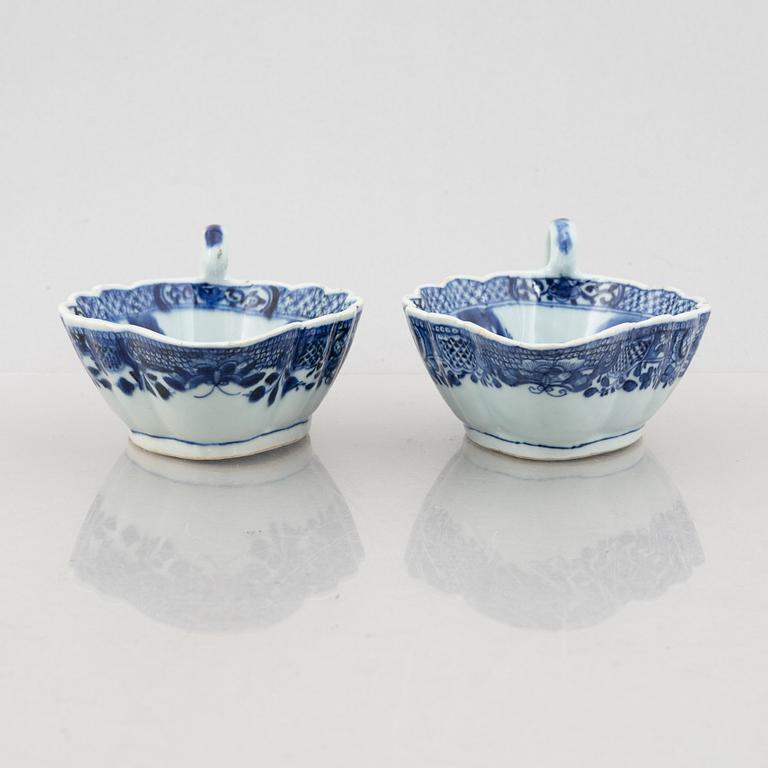 A pair of similar Chinese export porcelain blue and white sauce boats, Qing Dynasty, Qianlong (1736-95).