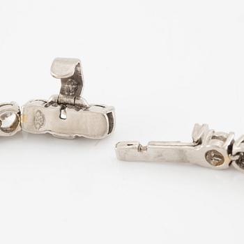 Tennis bracelet, platinum with brilliant-cut diamonds.