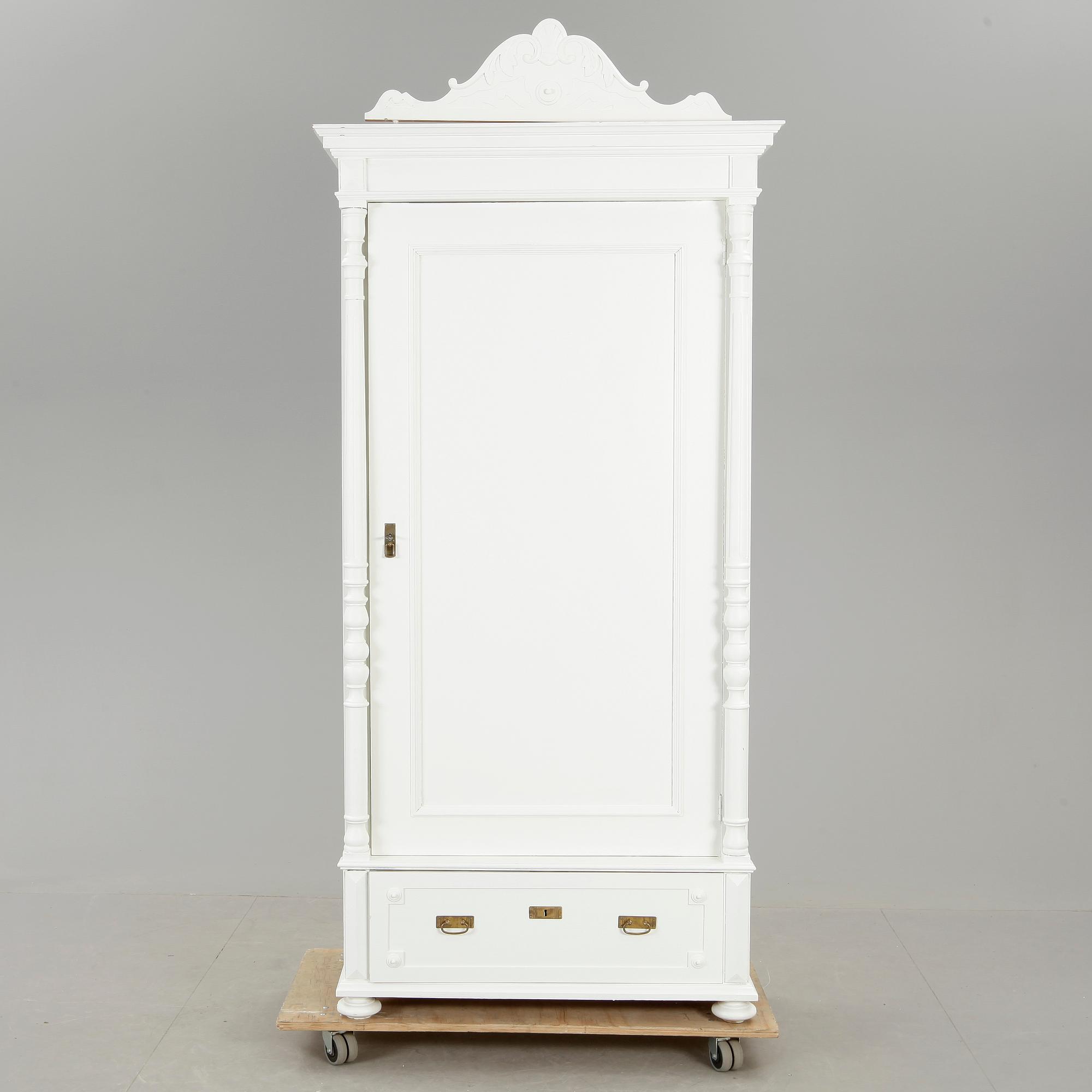 KLÄDSKÅP, eklektisk stil, 1800-talets senare hälft.