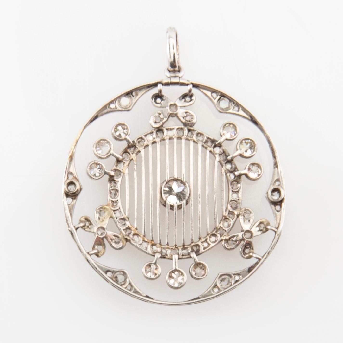 Hänge av platina och gammalslipade samt rosenslipade diamanter, Belle Èpoque omkring år 1900.