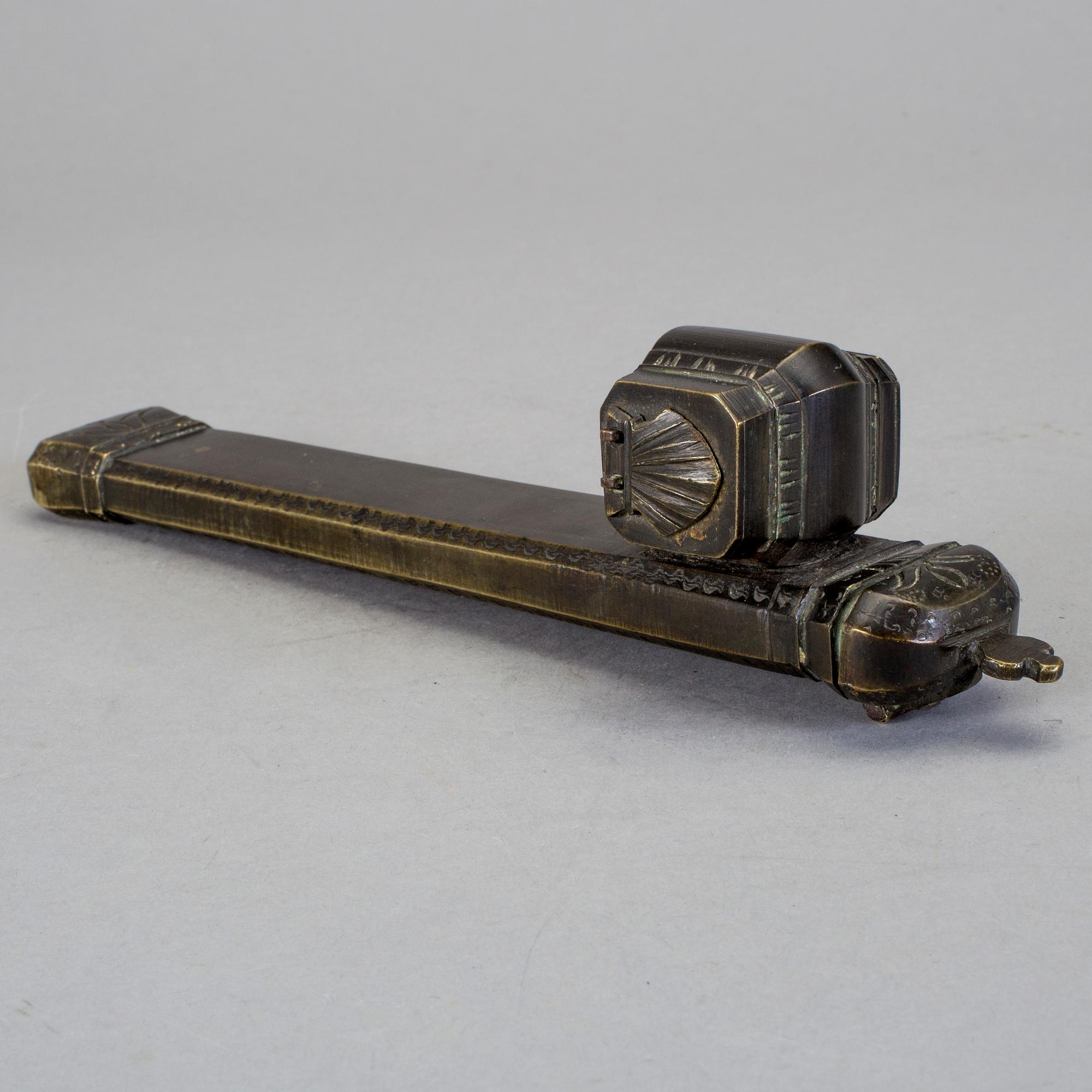 PENNFODRAL, patinerad metall, 1900-tal.