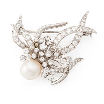 498. A brooch in platinum set with a pearl and round brilliant- and eight-cut diamonds designed by Henrik Bolin, W.A. Bolin.