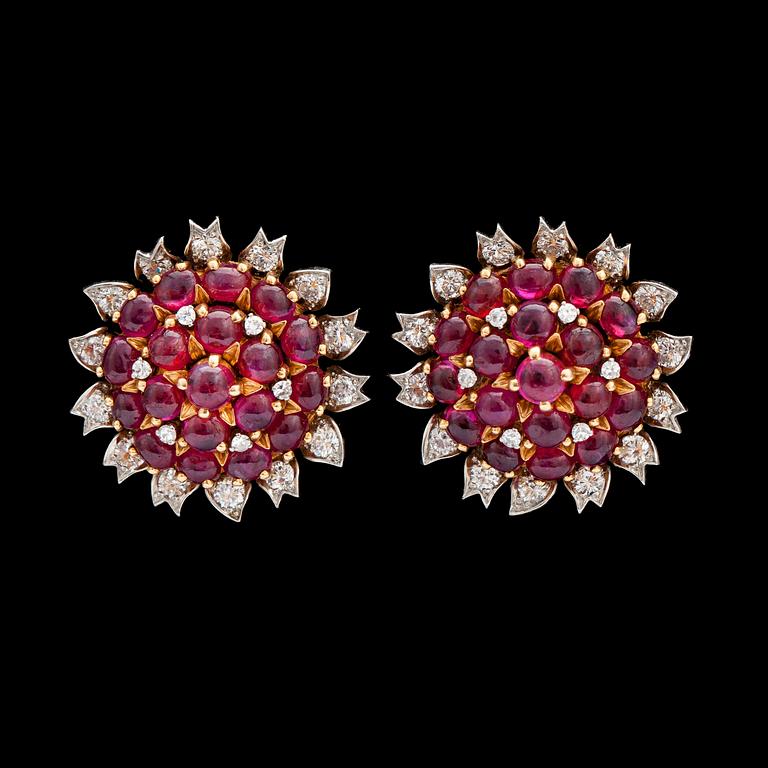 ÖRHÄNGEN, Cartier, cabochonslipade rubiner och briljantslipade diamanter, ca 1950-tal.