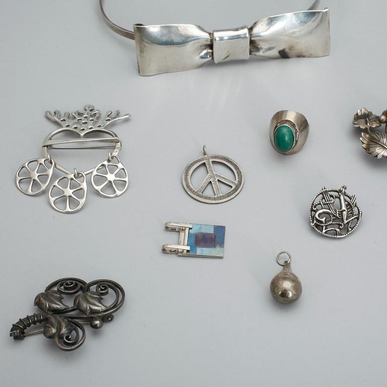 PARTI SMYCKEN, 16 stycken, silver, Sverige, 1900-talets andra hälft. Total vikt ca 245 gram.