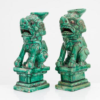 A pair of green glazed joss stick holders, late Qing dynasty (1664-1912).