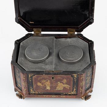 A lacquer casket and lacquer lidded box, China, 19th century.