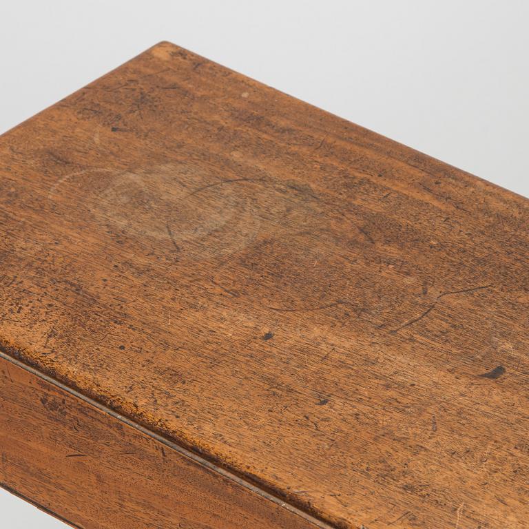 Sidobord med bidé.