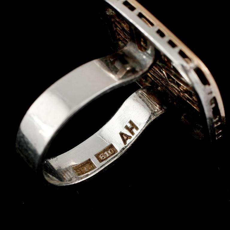 RING, silver samt cabochonslipad rosa safir, Anders Högberg, Göteborg, 1979. Vikt 7 g.