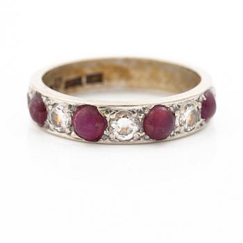 Ring in 18K white gold with rubies and brilliant-cut diamonds.