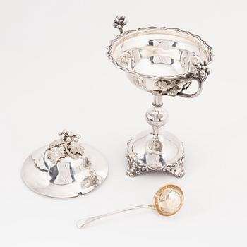 A Swedish silver sugar bowl, mark of Gustaf Möllenborg, Stockholm 1871.