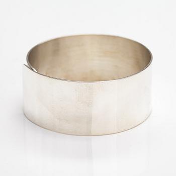 Pekka Piekäinen, Armband, sterlingsilver. Platinoro, Åbo 2008.