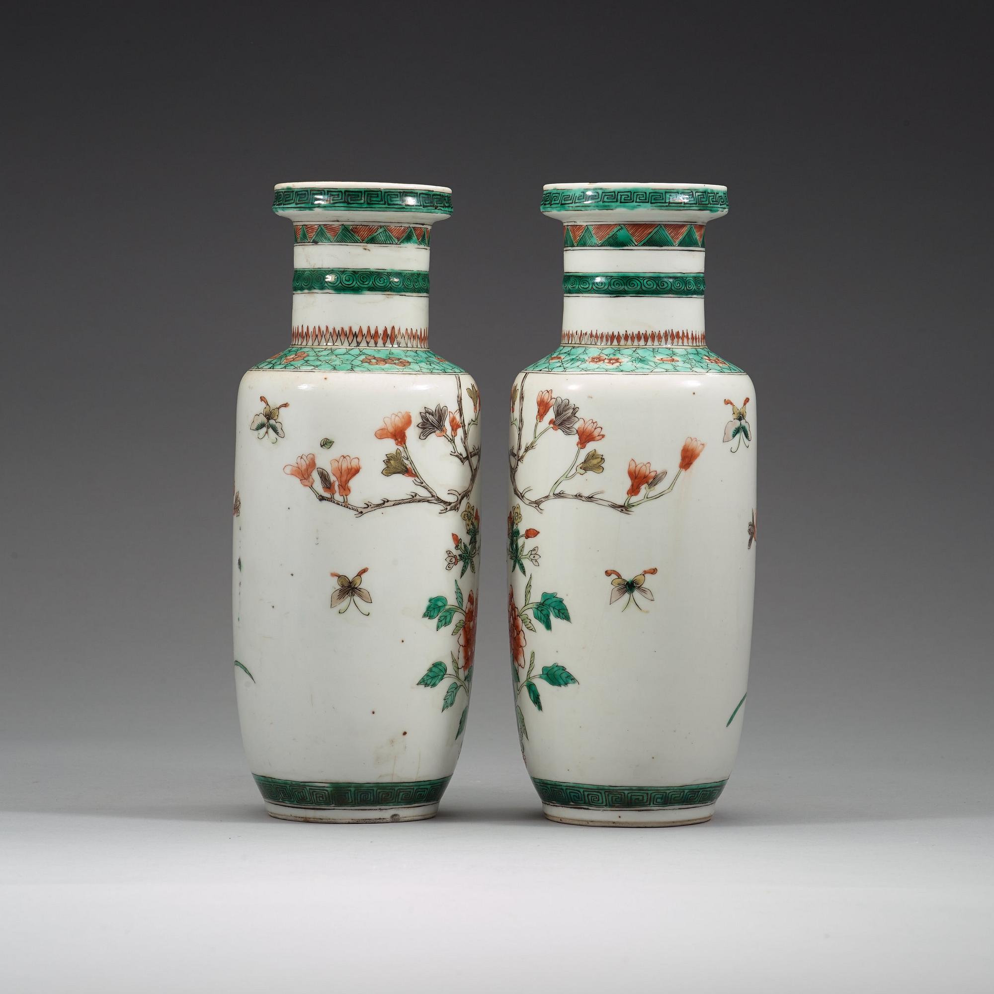 VASER, ett par, porslin. Qingdynastin, 1800-tal.